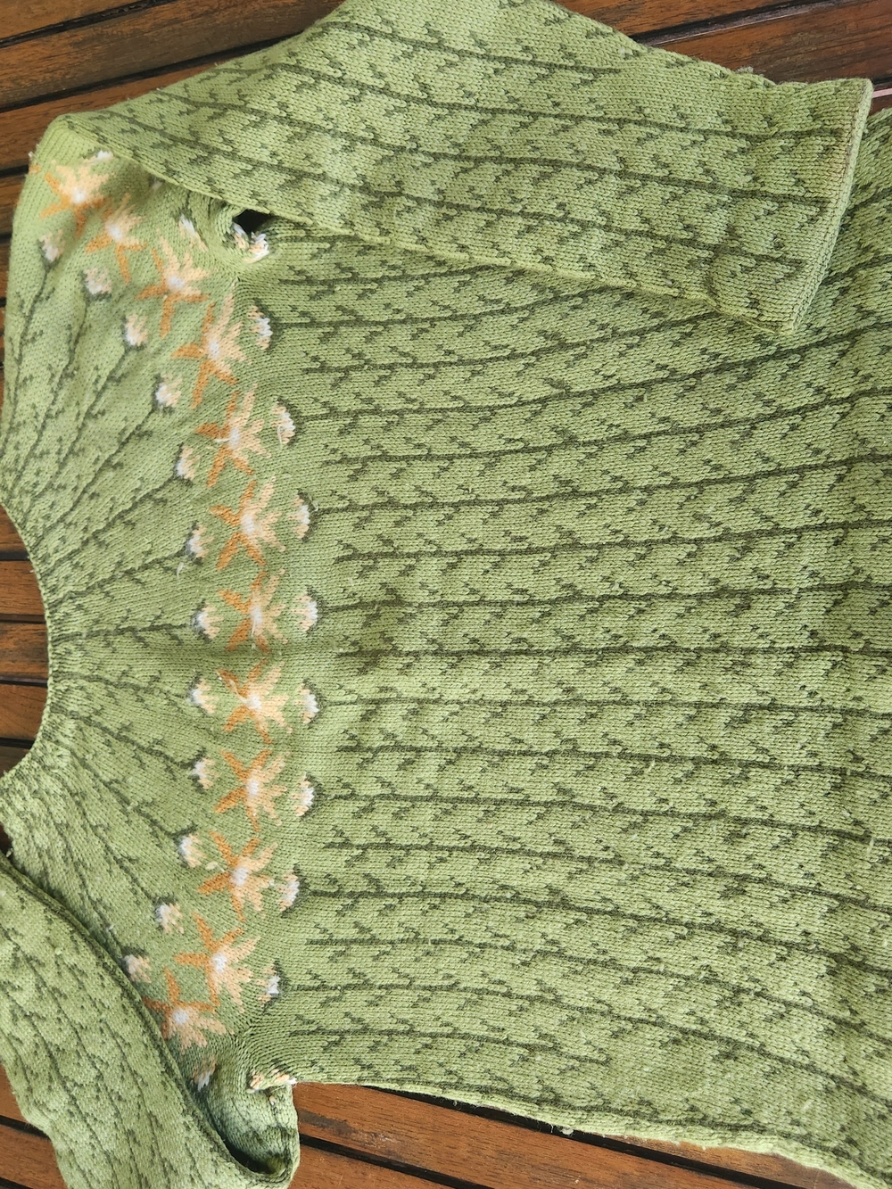 Vintage Handmade in Denmark 100% Pure Wool Green Floral Fair Isle Yoke Sweater - Picture 7 of 8